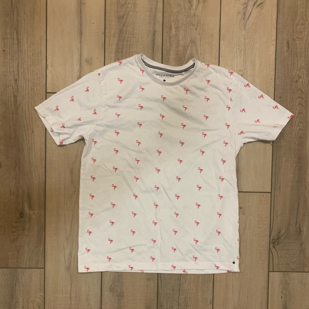 Men’s casual white tee with flamingo print